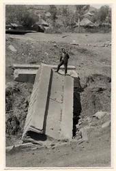 Frammento di stele, Axum, Etiopia, fotografia di Ugo Monneret de Villard