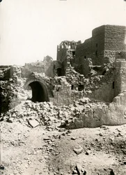 Grande torrione (qasr) del Monastero di San Simeone, Assuan, Egitto, fotografia di Ugo Monneret de Villard
