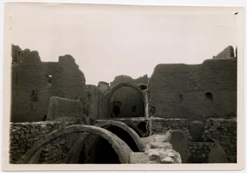 Grande torrione (qasr) del Monastero di San Simeone, Assuan, Egitto, fotografia di Ugo Monneret de Villard