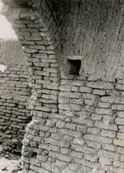 Rovine di una chiesa nel deserto, particolare del pennacchio della cupola, Adindan, Egitto, fotografia di Ugo Monneret de Villard