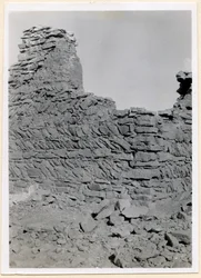 Rovine della chiesa meridionale, particolare della muratura, Sabagura, Egitto, fotografia di Ugo Monneret de Villard