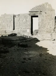 Rovine di un tempio, Qasr Ibrim, Egitto, fotografia di Ugo Monneret de Villard