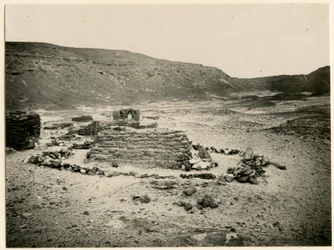 Tomba nella necropoli meridionale, Qasr Ibrim, Egitto, fotografia di Ugo Monneret de Villard