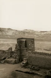 Torre occidentale del monastero di San Simeone, Assuan, Egitto, fotografia di Ugo Monneret de Villard