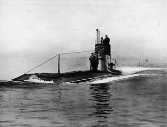 Un sottomarino britannico in superficie, 1914