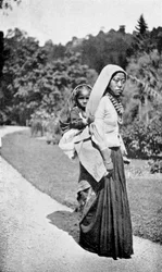 Una donna nepalese con il suo bambino, c1910