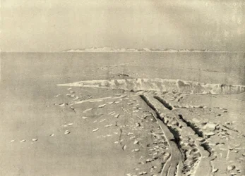 Una crepa tipica su superficie piana, c1908, 1909