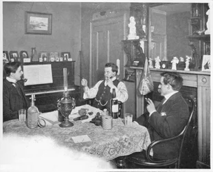 Alloggio di un celibe in una casa di pensione nel Tempio, Londra, c1903