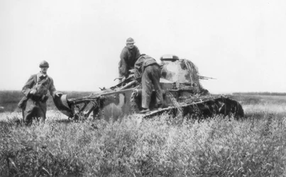 Un carro leggero francese in panne, Villers-Cotterets, Aisne, Francia, 1918