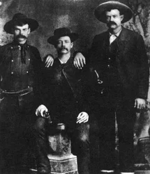 Una fotografia controversa del rapinatore di treni e fuorilegge Sam Bass, c1877-1878
