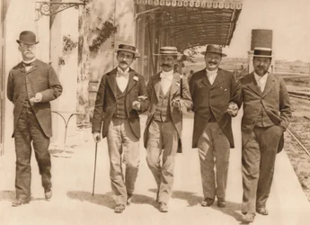Un gruppo di gentiluomini a passeggio