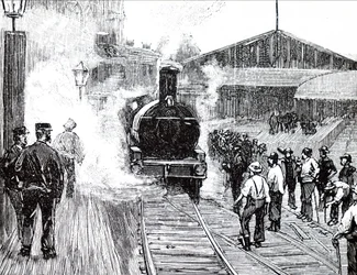 Un treno che lascia la stazione di Plymouth