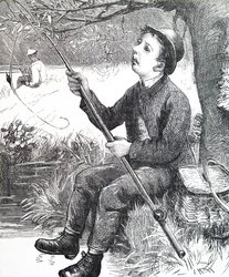 Un giovane ragazzo che pesca