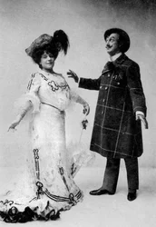 Ada Blanche e JR Hale in una scena da The Medal and the Maid, 1909