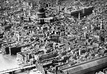 Veduta aerea di Londra, con la Cattedrale di San Paolo, 1926
