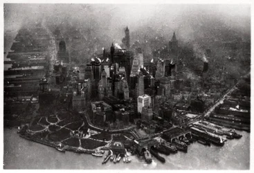 Veduta aerea di Manhattan, New York City, USA, da un dirigibile, 1928-1933