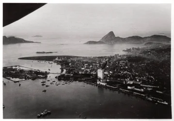 Vista aerea di Rio de Janeiro, Brasile, da un dirigibile, 1930 1933