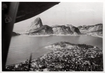 Veduta aerea di Rio de Janeiro, Brasile, da un dirigibile, 1930-1933