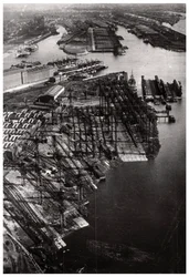 Veduta aerea del cantiere navale Bremer Vulkan, Brema, Germania, da un dirigibile, c1931 1933