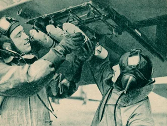 Osservatore aereo che riceve addestramento al bombardamento, 1940