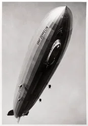 Dirigibile LZ127 Graf Zeppelin, visto dal basso, 1933