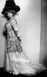 Alma Mahler, socialite e compositrice austriaca, c1908