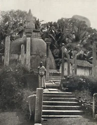 Ambatthala Dagoba a Mihintale, Ruhestatte der Reliquien des Mahinda, costruito nel 275 a.C., 1926