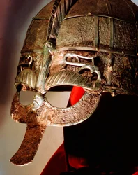 Elmo anglosassone dal tesoro di Sutton Hoo