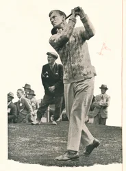 Archie Compston si avvicina: Non ho bisogno di un club senza stand, c1935