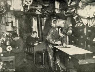 In fondo al mare. Nella sala ufficiali di un sottomarino, 1919