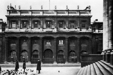 Banca, Londra, 1926-1927