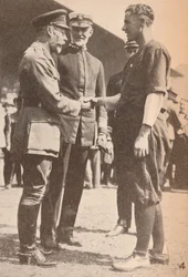 Il baseball, il gioco nazionale degli Stati Uniti, veniva praticato dalle truppe americane durante la loro permanenza in Inghilterra. T
