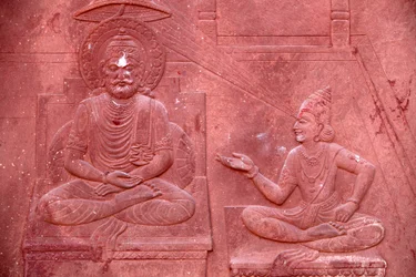 Bhagavad Gita inciso su un tempio indù: dialogo tra Krishna e Arjuna, Vrindavan, India