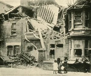 Case danneggiate dalle bombe, Hartlepool, Prima Guerra Mondiale, dicembre 1914, c1920