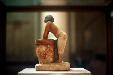 Produzione di birra, modello di tomba egizia da Meketra, IX dinastia, c. 2160 a.C.