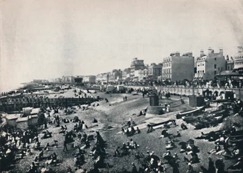 Brighton - Una lunga distesa della spiaggia, 1895