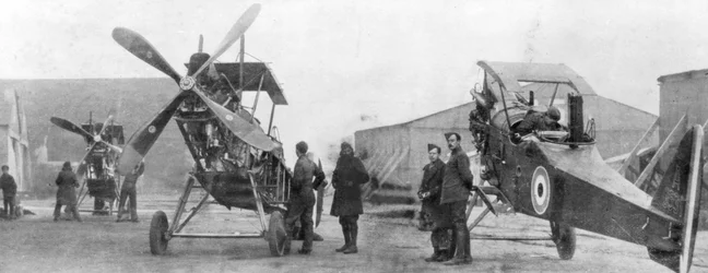 Aerei del British Royal Flying Corps in riparazione, c1916