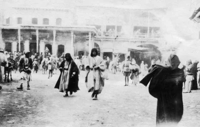 Piazza affollata a Mosul, Mesopotamia, 1918