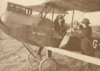 In volo verso i campi da golf in un piccolo aereo Moth da 27-60 HP, 1927