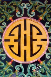 Tempio del Santo Sede di Cao Dai. Ornamento sulla finestra