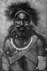 Capitano di una compagnia di combattenti cannibali, Nuova Guinea, 1922