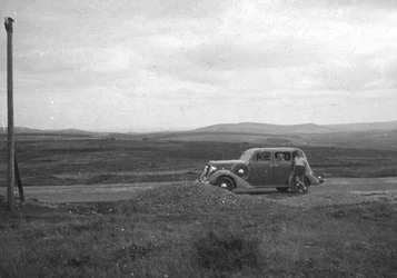 Automobile nella brughiera di Bodmin, Cornovaglia, 1930 circa-1940 circa