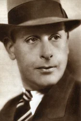 Cedric Hardwicke, attore inglese, 1933
