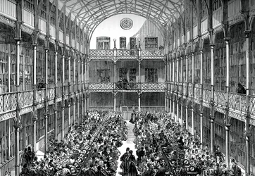 Sala centrale del Royal Army Clothing Depot, Pimlico, c1880