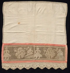 Tessuto con bordo di figure femminili e pavoni, XVIII-XIX secolo