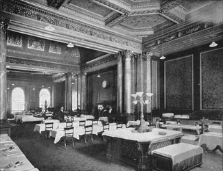 Sala del caffè del Carlton Club, Londra, c1900
