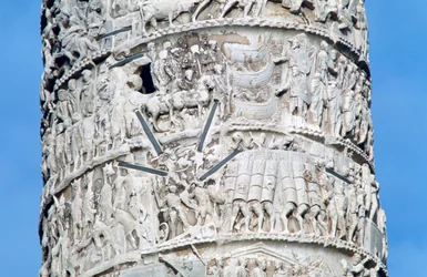 Colonna di Marco Aurelio, dettaglio, Piazza Colonna, Roma