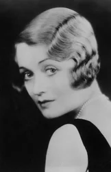 Constance Bennett, attrice americana, XX secolo