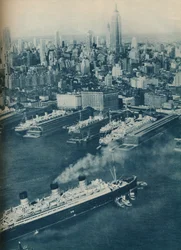 Transatlantico Cunard White Star Berengaria, in avvicinamento al molo Cunard, 1936