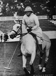 Nonostante le pesanti responsabilità, il gioco preferito del polo non poteva essere trascurato, c1930s, 1945